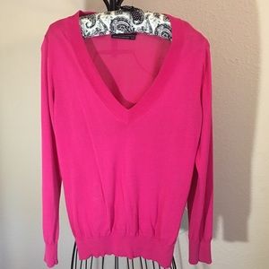 5 for $25 Club Monaco Fuchsia V Neck Size Medium
